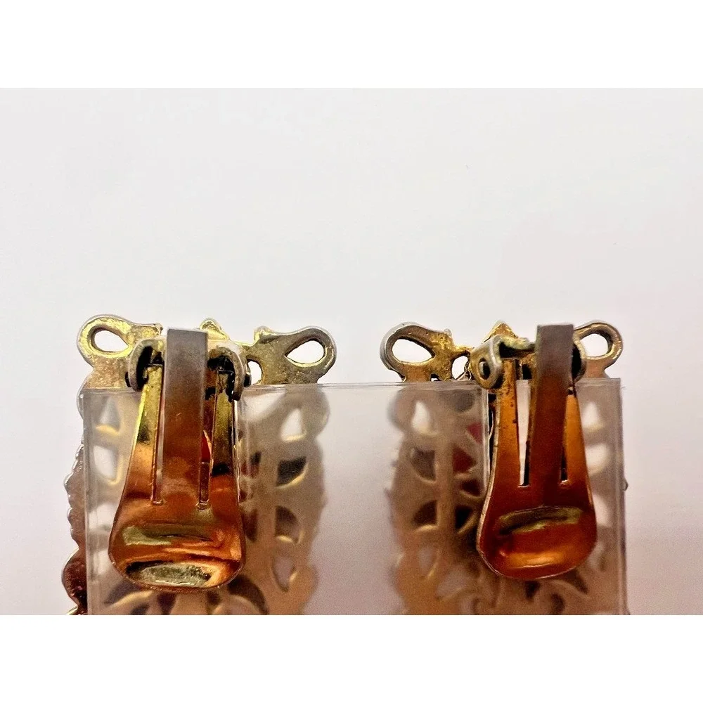 Vintage Red Cabochon Clip On Earrings‎ Gold Tone Filigree Retro Statement Glam